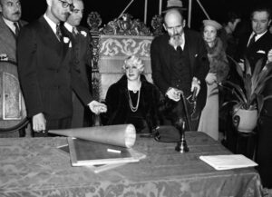 Was Harry Houdini Really Killed By A Punch To The Stomach?