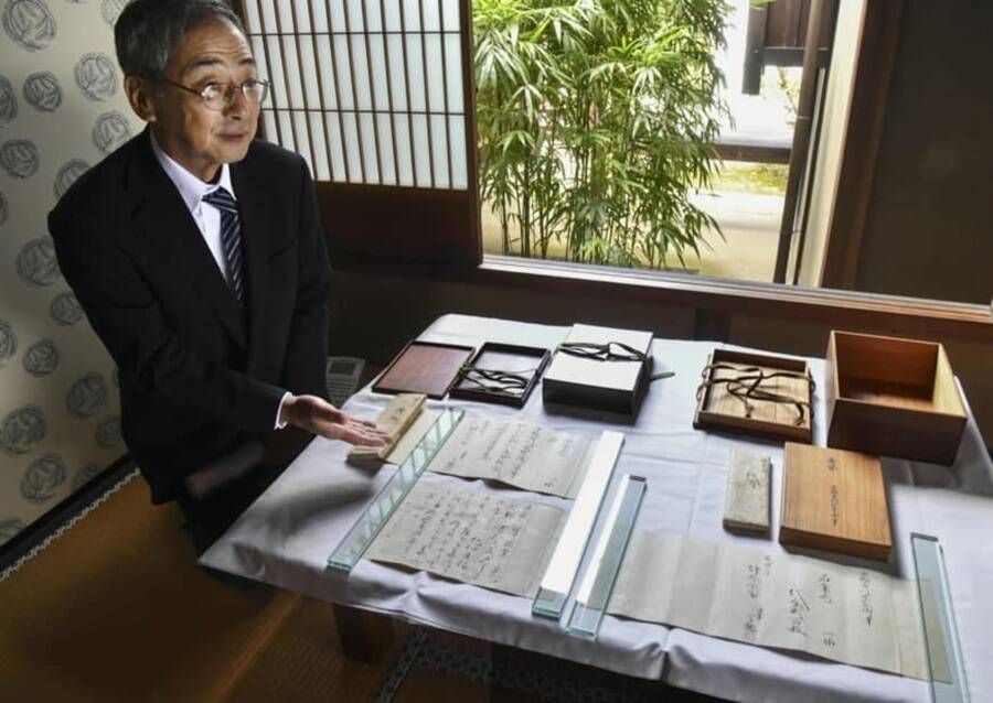 Okochi With Genji Manuscript
