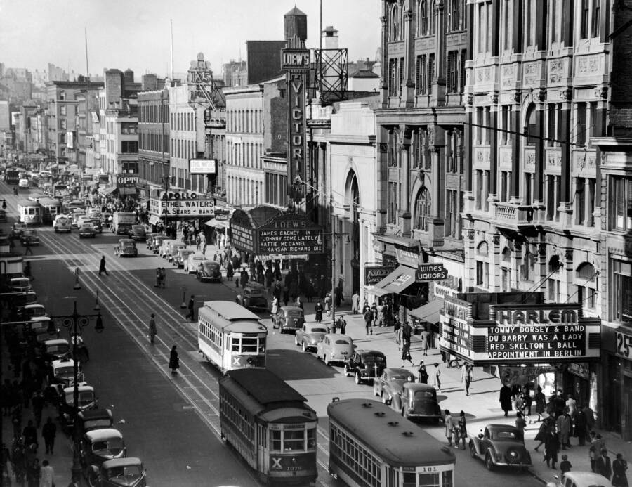 The History Of Harlem's Iconic Apollo Theater, In 33 Vintage Photos