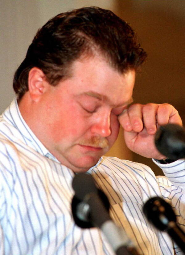 Richard Jewell Crying