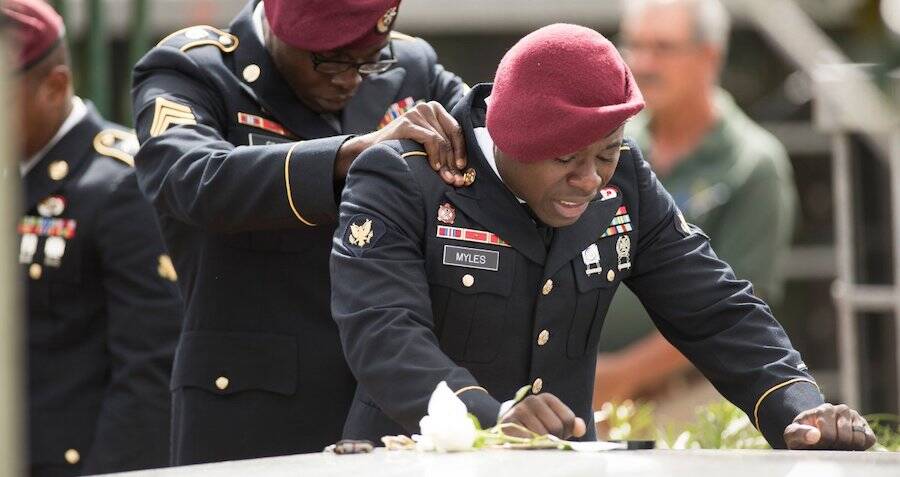 soldiers-crying-at-veteran-funeral.jpg