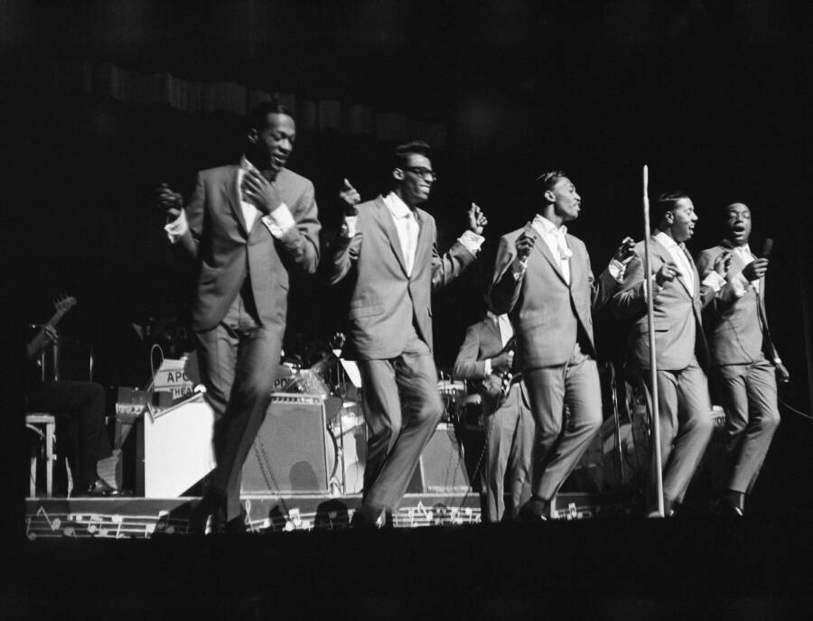 The History Of Harlem's Iconic Apollo Theater, In 33 Vintage Photos