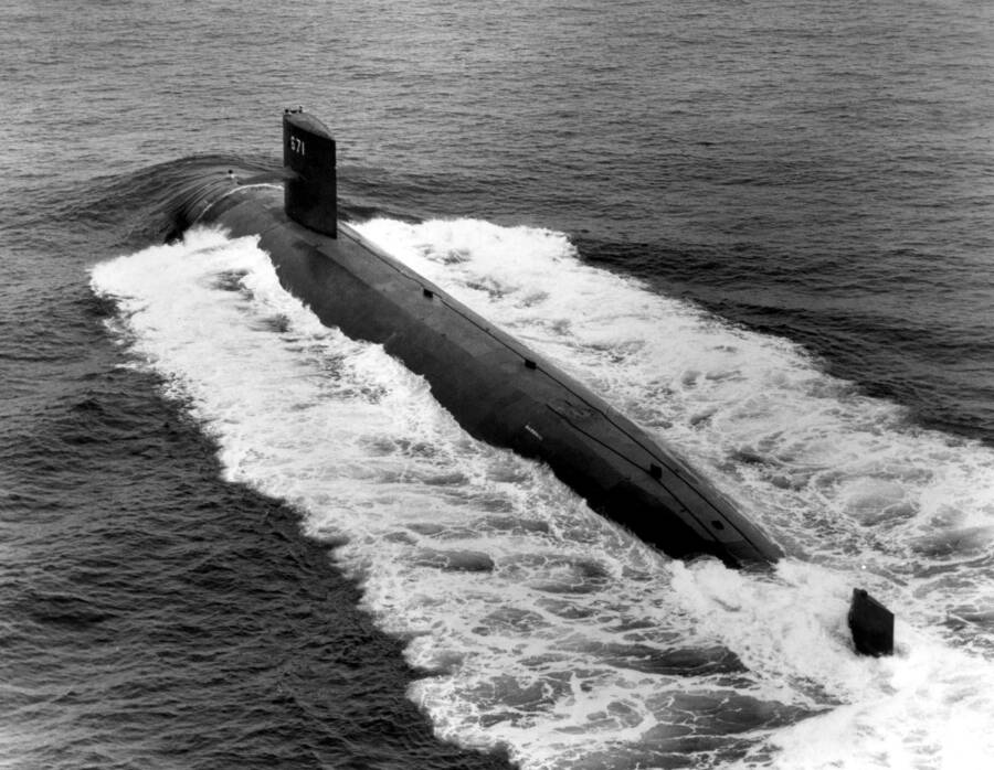 USS_Narwhal_SSN 671