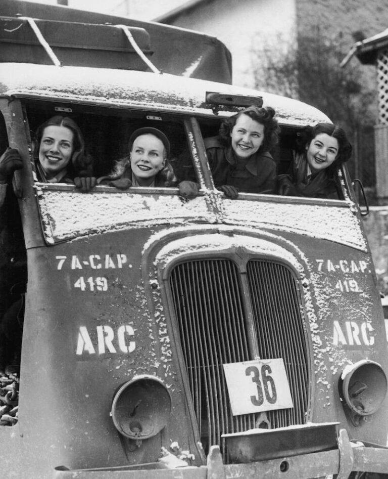 How Donut Dollies Served On The Front Lines Of World War 2 And Beyond