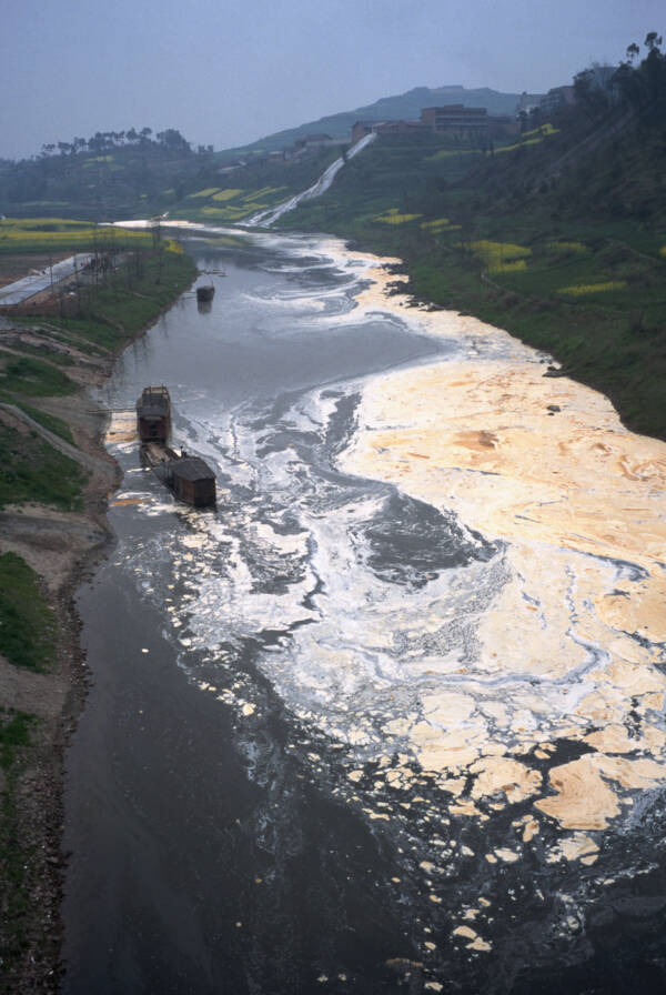 26 Shocking Photos Of The Pollution In China's Yangtze River