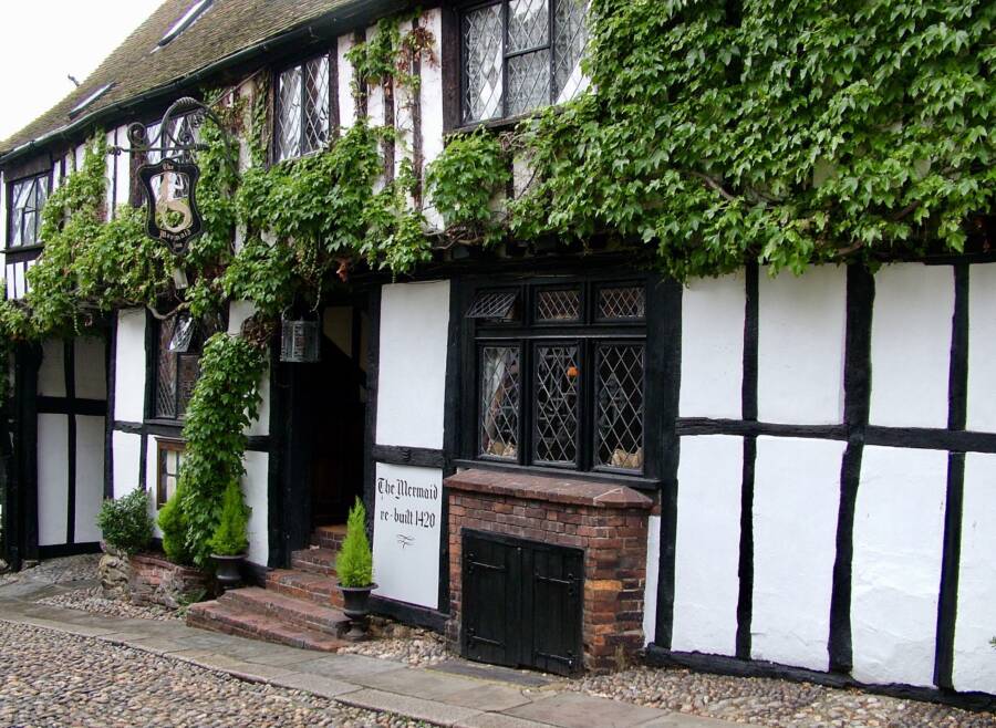 Mermaid Inn Exterior