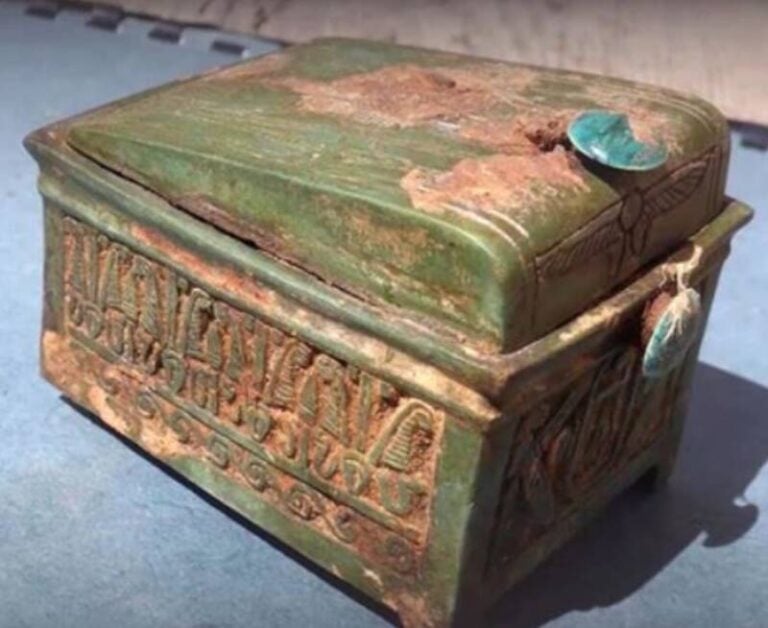 Archaeologists Find 3500 Year Old Pharaohs Box Amid Rubble 7294