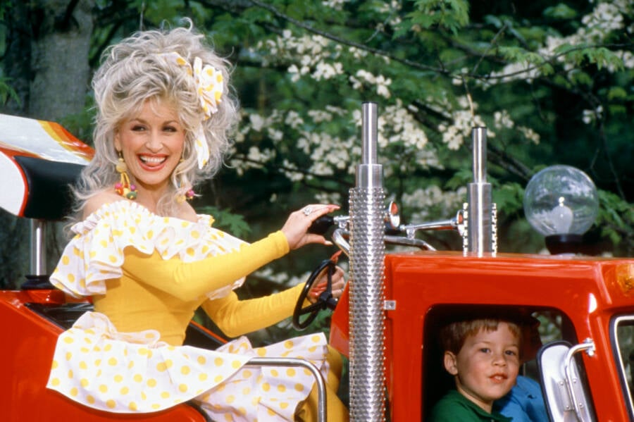 44 Pictures Of Dolly Parton's Life From Her Youth To The Present