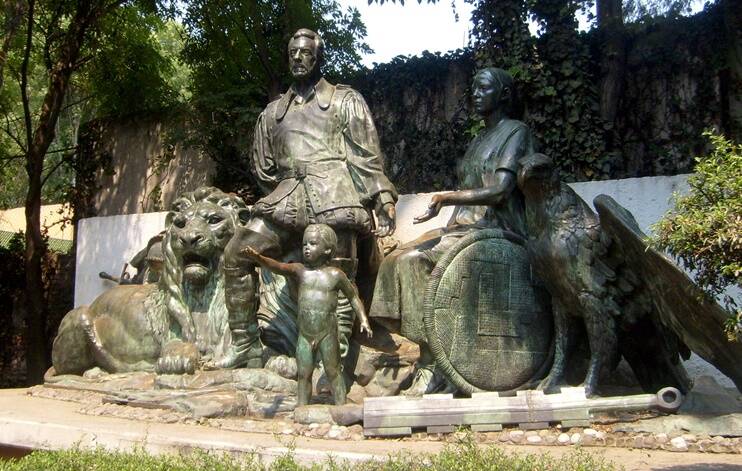Monument To Doña Marina And Her Family