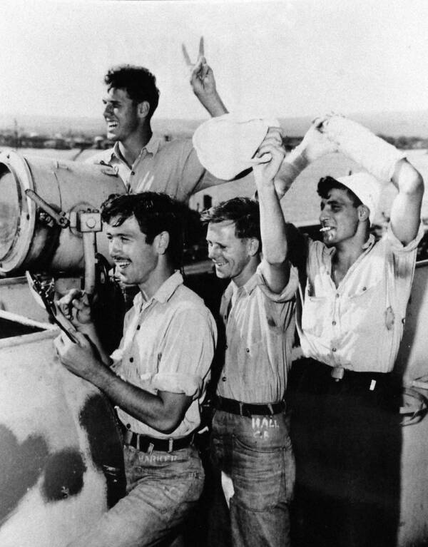 33 VJ Day Photos That Capture The Victory Over Japan In 1945