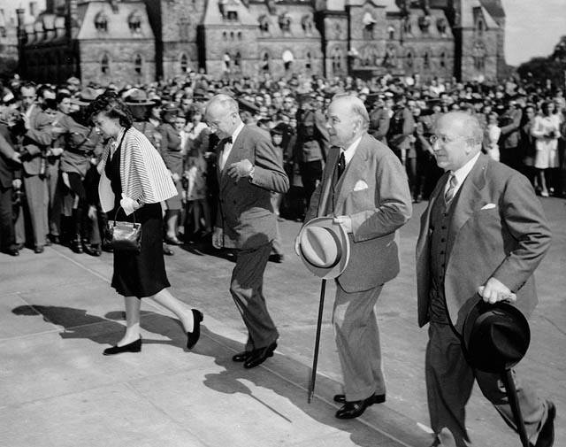 33 VJ Day Photos That Capture The Victory Over Japan In 1945