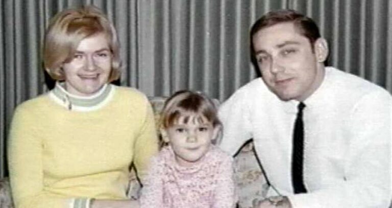 Macdonald With His Wife And Daughter