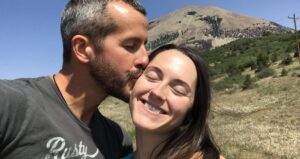 Nichol Kessinger Being Kissed By Chris Watts