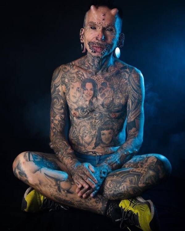 Record Holder For Body Modifications