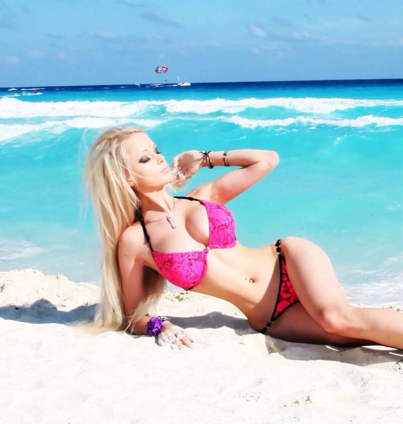 Surreal Photos Of Valeria Lukyanova The Human Barbie Doll