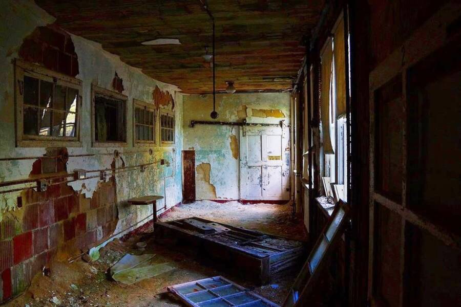Asylum Room