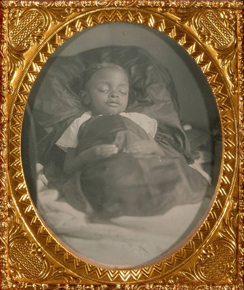 Victorian Mothers Hidden in Photos of Their Babies - The Atlantic