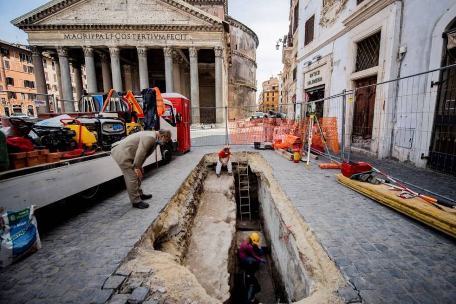 Pantheon Sinkhole That Made History News