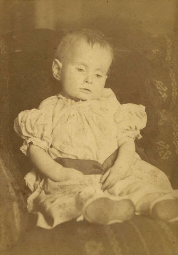 inside-victorian-post-mortem-photography-s-chilling-archive-of-death