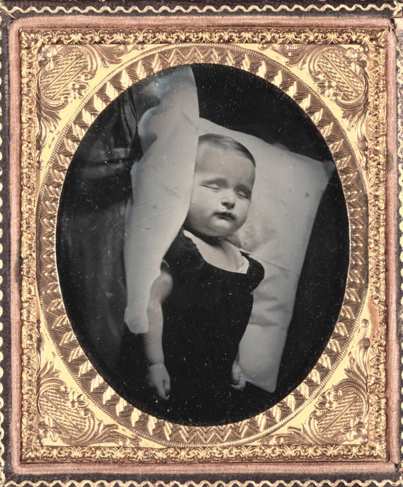 inside-victorian-post-mortem-photography-s-chilling-archive-of-death