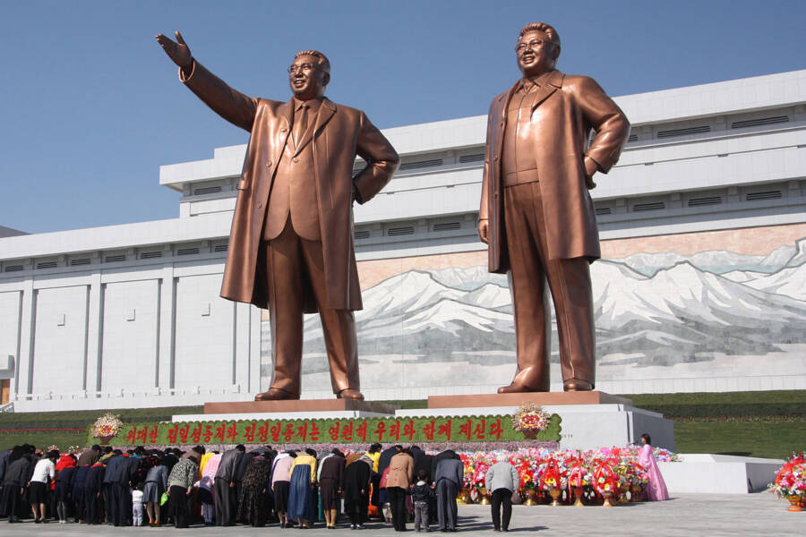 Room 39 Kim Il Sung Kim Jong Il Statues