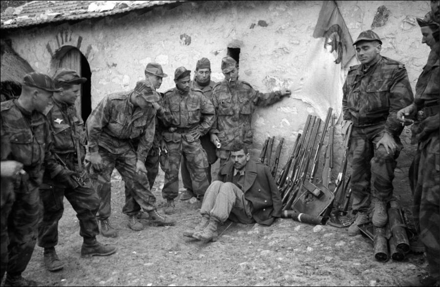 33 Photos Of The French Algerian War That You Don T See In History Books   French Soldiers Surround Prisoner 