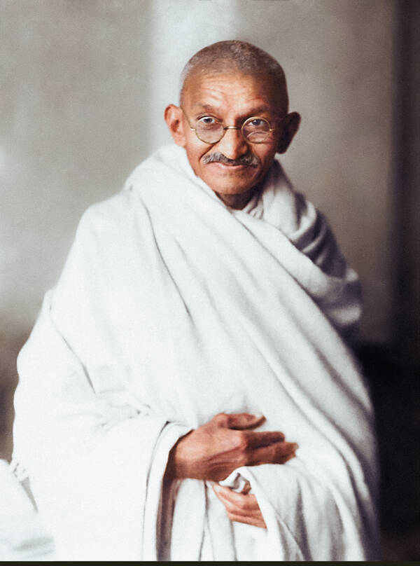 44 Colorized Portraits Of Iconic Figures Throughout History