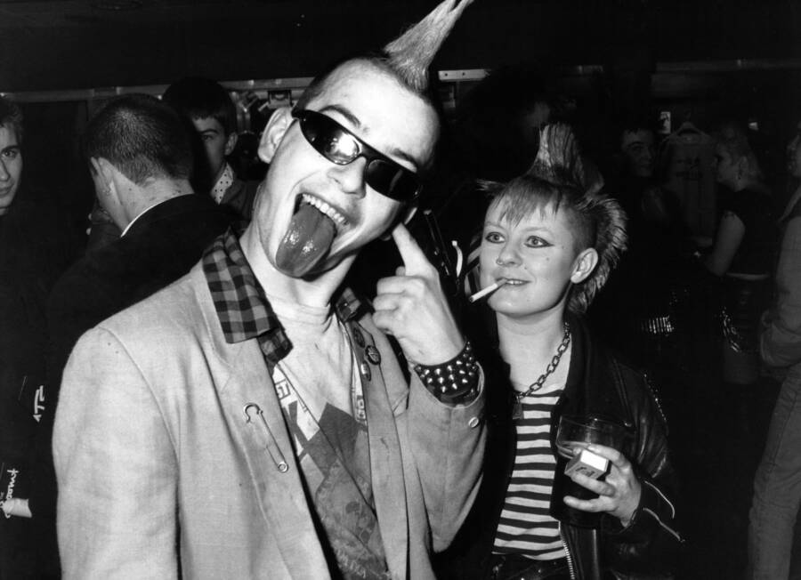 experience-the-british-punk-movement-in-32-wild-images