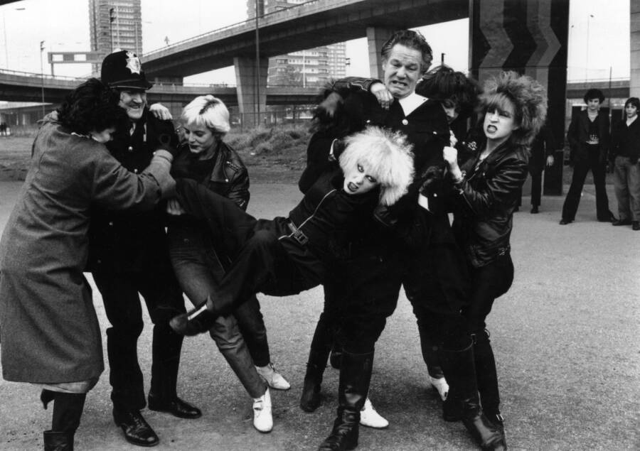 Experience The British Punk Movement In 32 Wild Images 3678