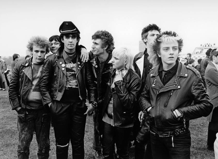 experience-the-british-punk-movement-in-32-wild-images