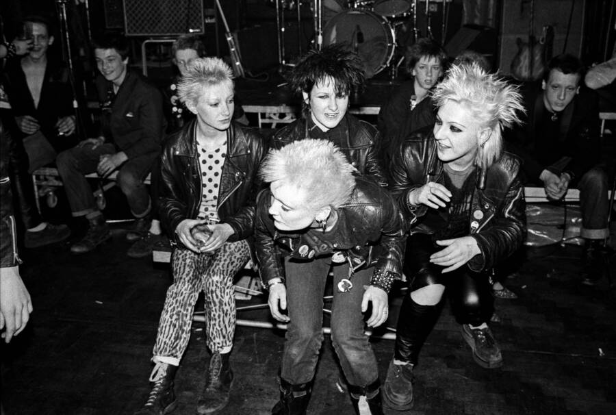 Experience The British Punk Movement In 32 Wild Images 7433