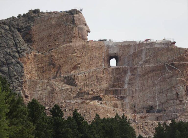 Inside The 70-Year Construction Of the Crazy Horse Monument That Will ...