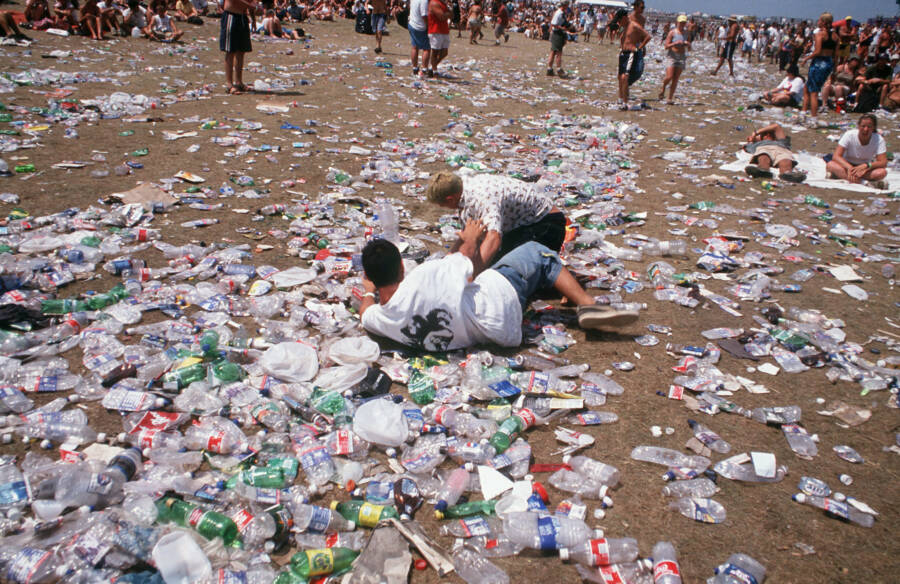 33 Disturbing Photos That Show How Woodstock 99 Devolved Into A