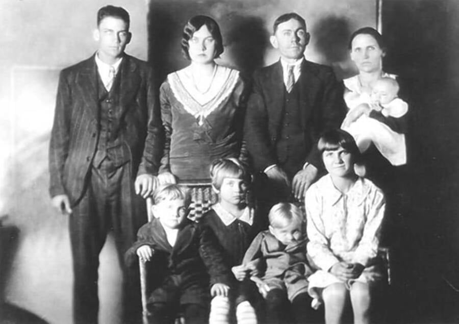creepy family photos old