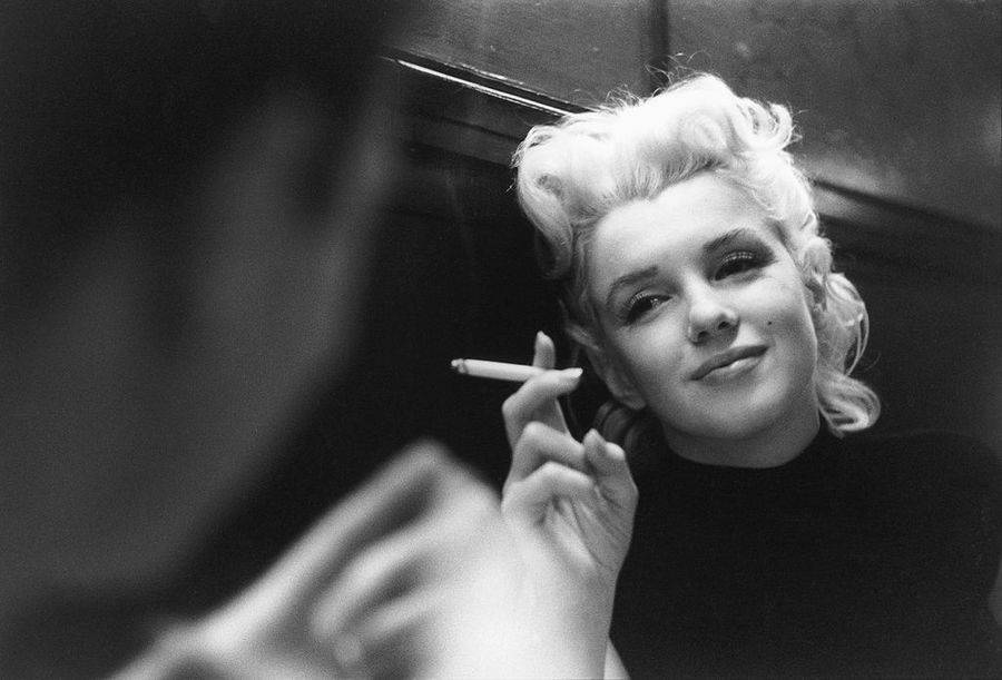 Marilyn Monroe Smoking