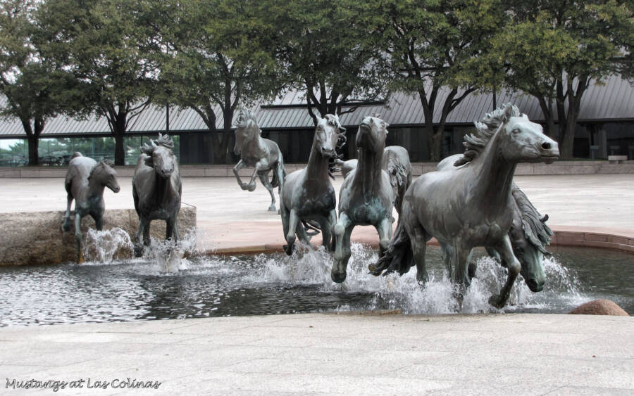 30 Famous Statues And Sculptures From Around The World