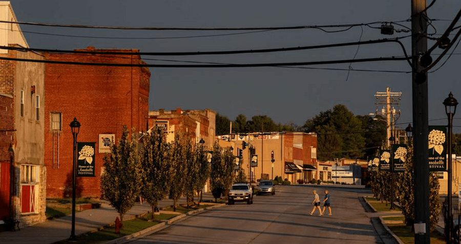 sundown-towns-where-black-americans-weren-t-allowed-after-dark