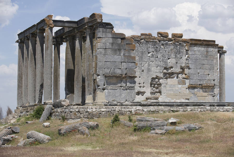 Templo de Zeus en Aizanoi desde la distancia