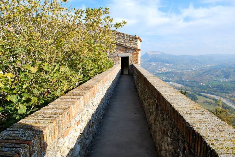 Castello Di Montebello Walkway