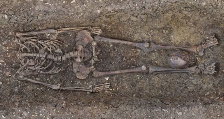 Roman Skeleton With No Head