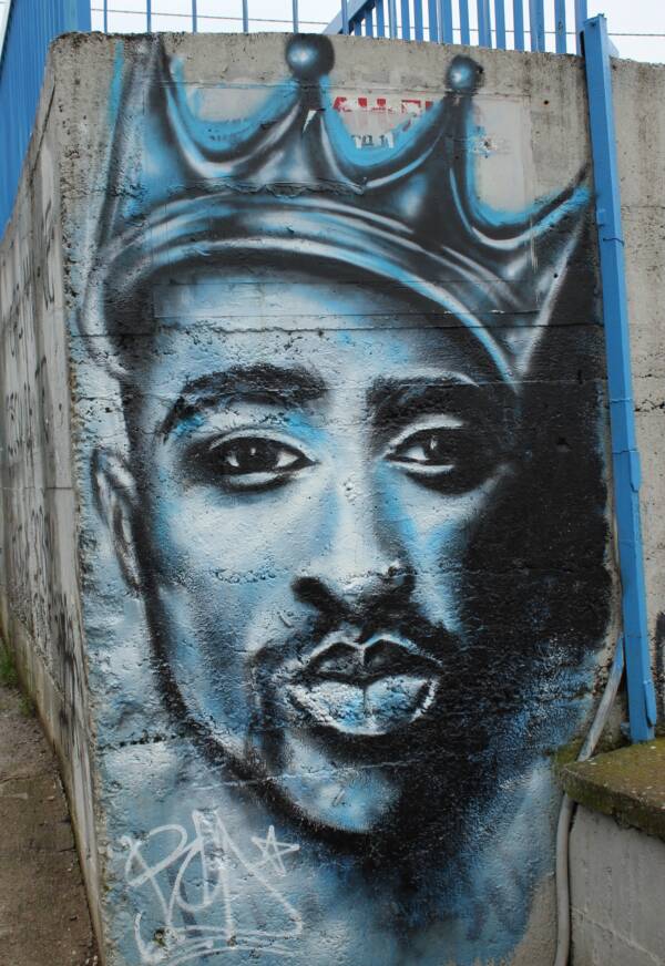 Tupac Graffiti