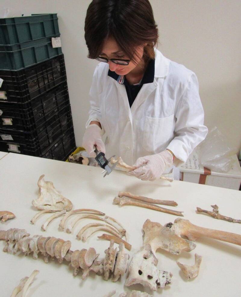Serena Viva With Skeletal Pompeii Remains