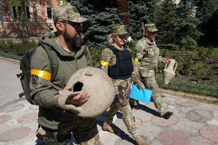 Ukrainian Soldiers With Odesa Amphorae