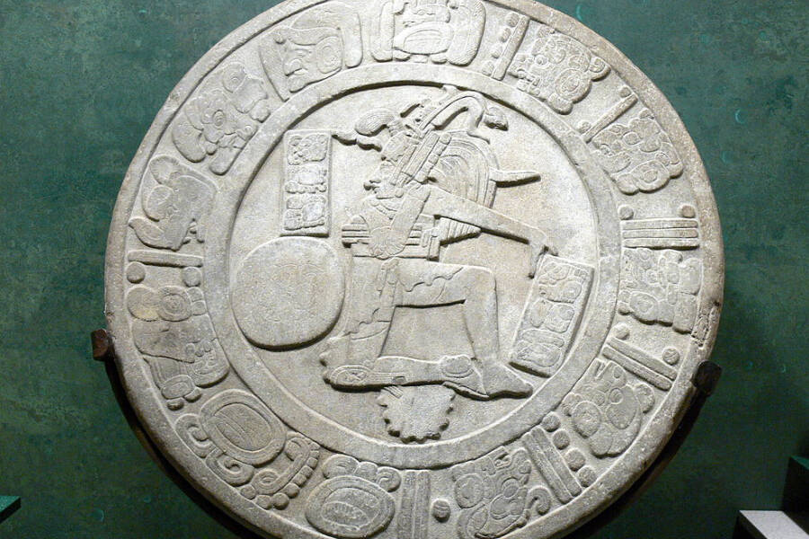 Disque de pierre maya antique