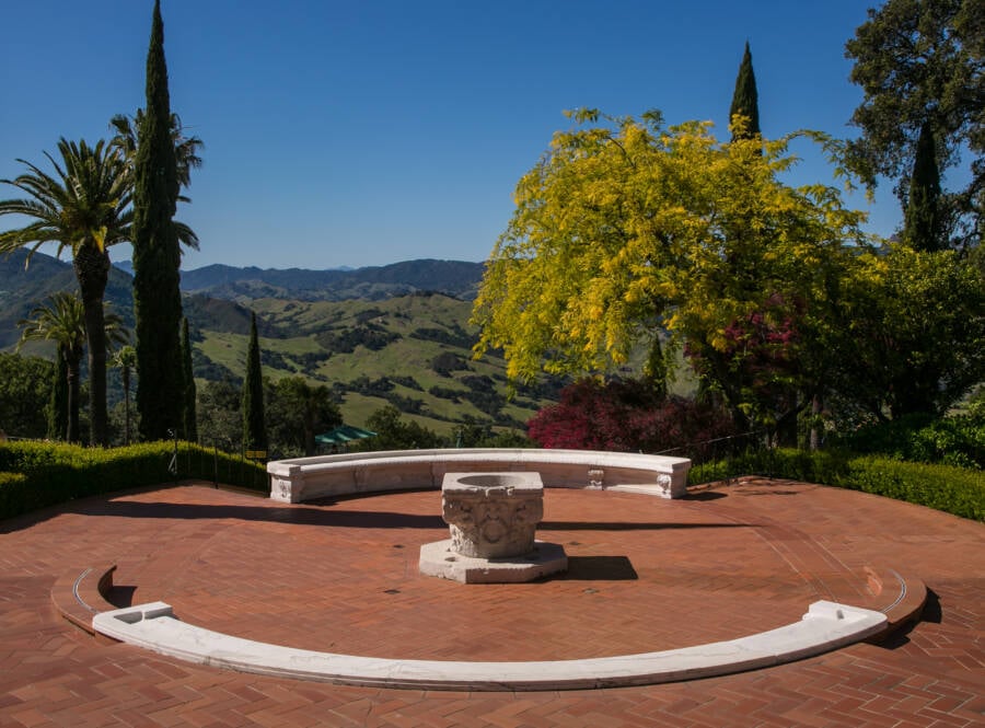 33 Photos Of Hearst Castle That Reveal Its Grand History