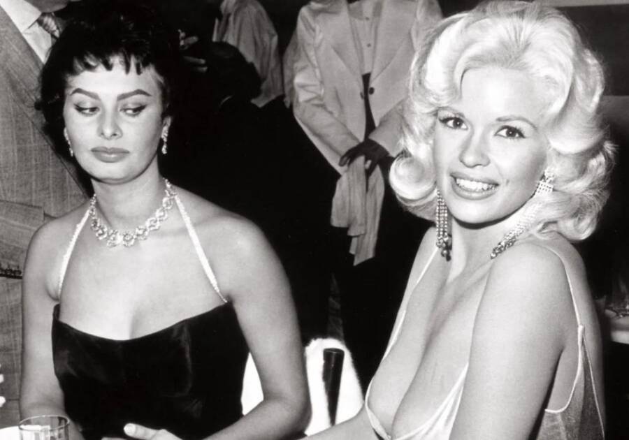 Photo emblématique de Sophia Loren et Jayne Mansfield
