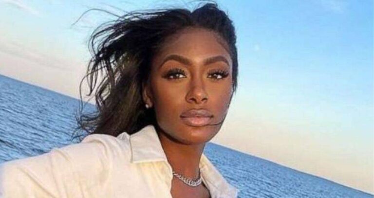 Lauren Smith Fields On A Boat