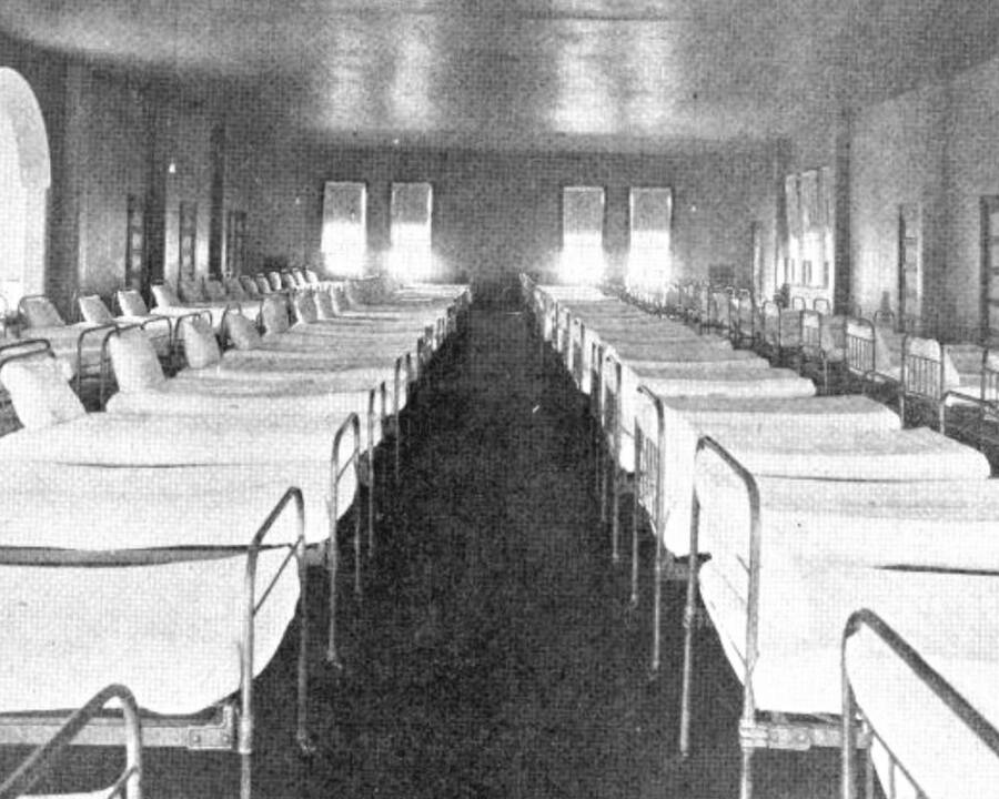 Line Of Beds In Patient Ward