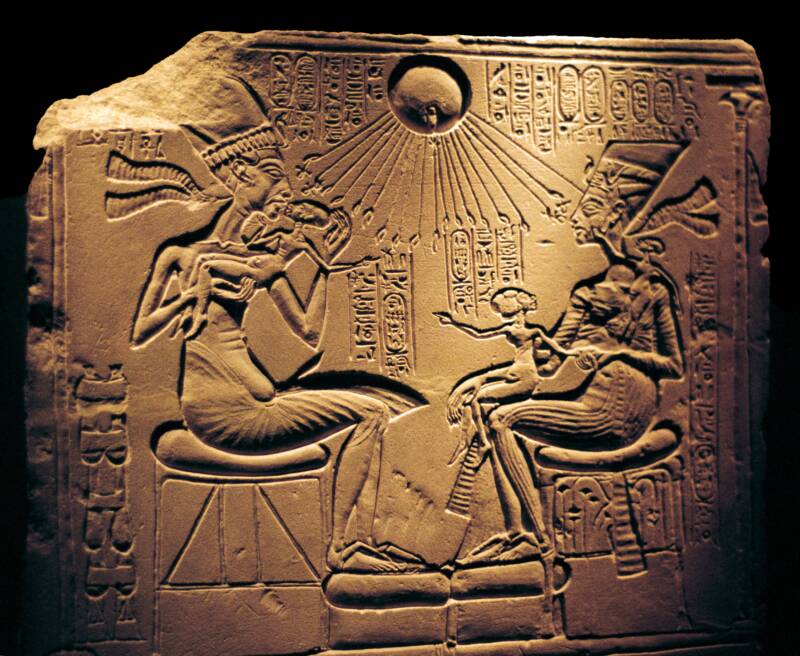 Néfertiti Akhenaton et les enfants