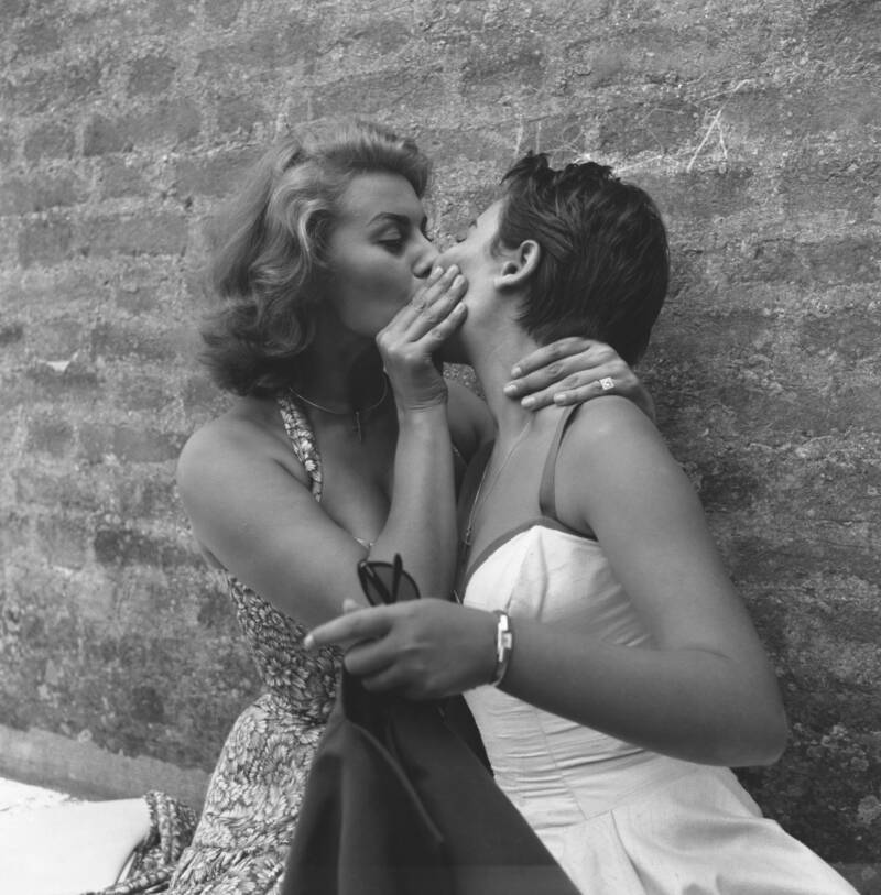 Sophia Loren Kissing Sister
